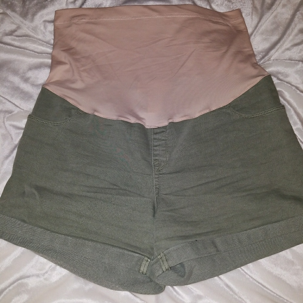 Olive green cuffed maternity shorts